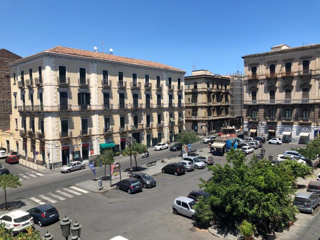 شقة Finestre In Piazza كاتانيا المظهر الخارجي الصورة